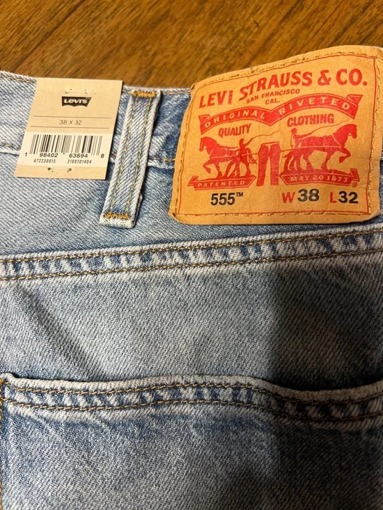 Levi’s 555 Relaxed Straight Jeans Men’s 38x32 Light Wash Denim NWT - Picture 4 of 4